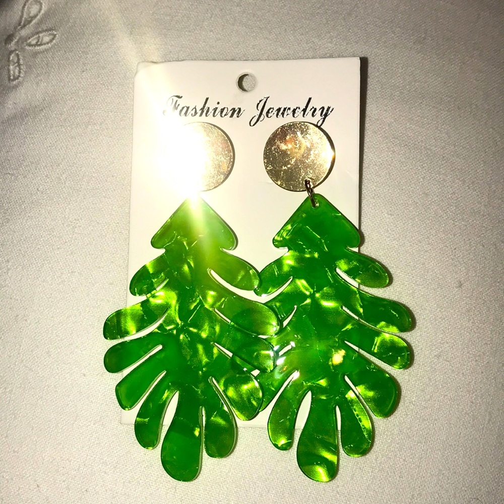 Green and gold tone dangling earrings